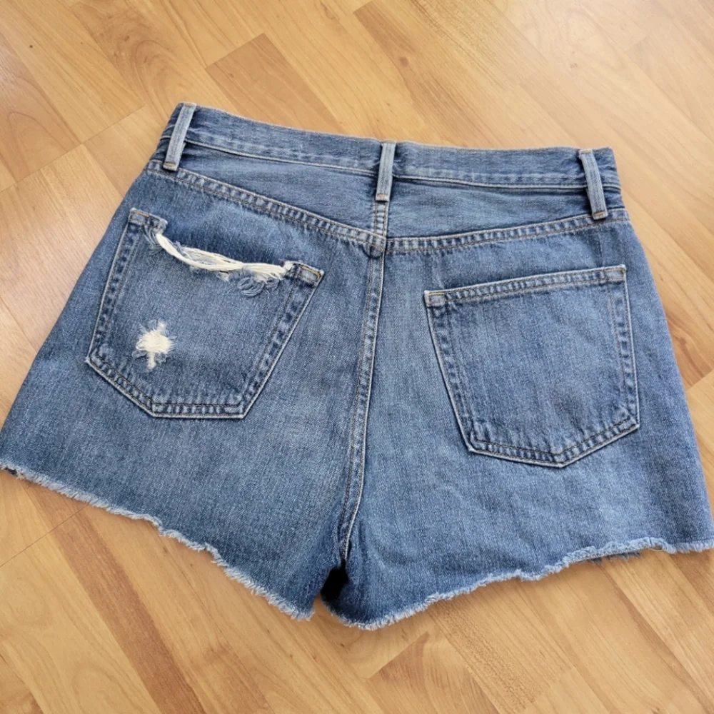 Frame Heritage Le Vintage Short 28 Distressed Blue Denim